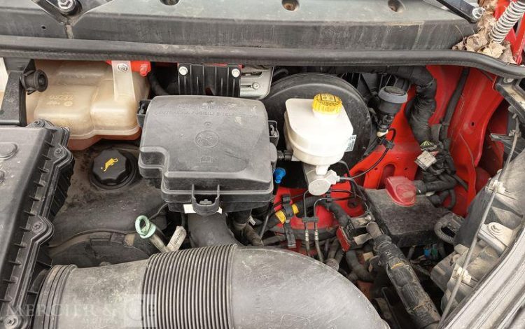 IVECO DAILY 35C13 BENNE AVEC COFFRE ACIER DIESEL – 131173 KMS – ANNEE 2016 ROUGE EG-738-GC