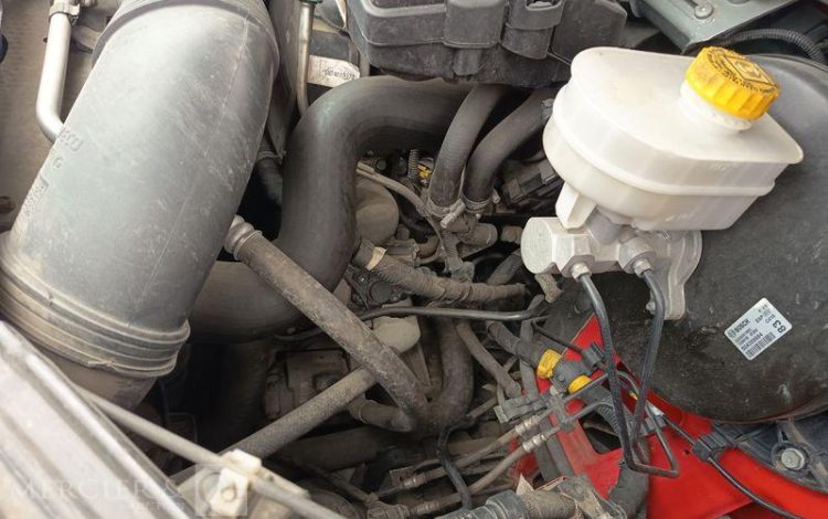 IVECO DAILY 35C13 BENNE AVEC COFFRE ACIER DIESEL – 131173 KMS – ANNEE 2016 ROUGE EG-738-GC