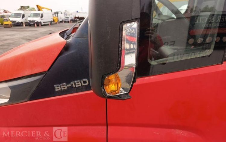 IVECO DAILY 35C13 BENNE AVEC COFFRE ACIER DIESEL – 131173 KMS – ANNEE 2016 ROUGE EG-738-GC