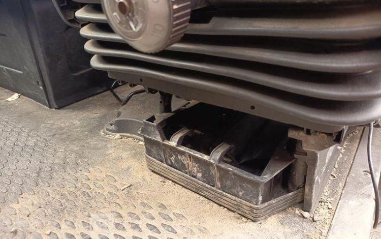 IVECO DAILY 35C13 BENNE AVEC COFFRE ACIER DIESEL – 131173 KMS – ANNEE 2016 ROUGE EG-738-GC