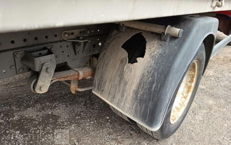 IVECO DAILY 35C13 BENNE AVEC COFFRE ACIER DIESEL – 131173 KMS – ANNEE 2016 ROUGE EG-738-GC