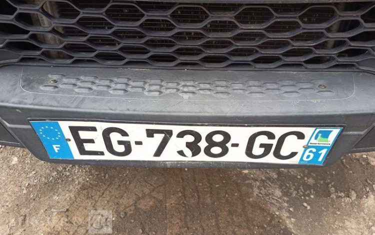 IVECO DAILY 35C13 BENNE AVEC COFFRE ACIER DIESEL – 131173 KMS – ANNEE 2016 ROUGE EG-738-GC