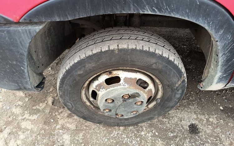 IVECO DAILY 35C13 BENNE AVEC COFFRE ACIER DIESEL – 131173 KMS – ANNEE 2016 ROUGE EG-738-GC