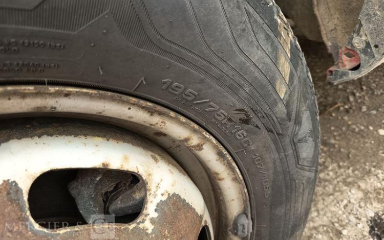 IVECO DAILY 35C13 BENNE AVEC COFFRE ACIER DIESEL – 131173 KMS – ANNEE 2016 ROUGE EG-738-GC