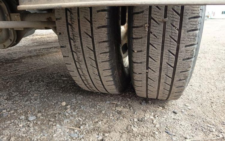 IVECO DAILY 35C13 BENNE AVEC COFFRE ACIER DIESEL – 131173 KMS – ANNEE 2016 ROUGE EG-738-GC