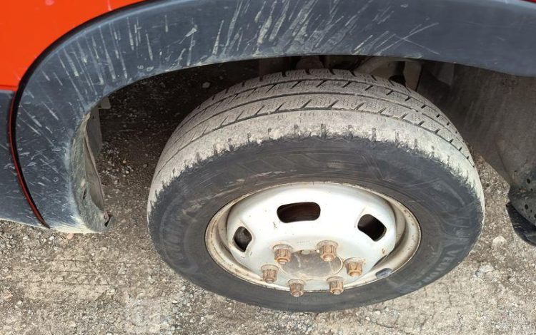 IVECO DAILY 35C13 BENNE AVEC COFFRE ACIER DIESEL – 131173 KMS – ANNEE 2016 ROUGE EG-738-GC