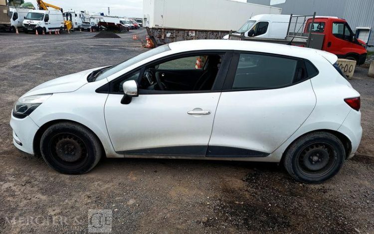 RENAULT CLIO BLANC EH-058-YM