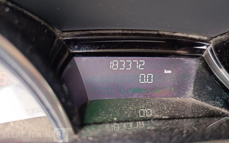 RENAULT CLIO BLANC EH-058-YM