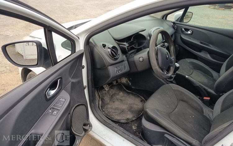 RENAULT CLIO BLANC EH-058-YM
