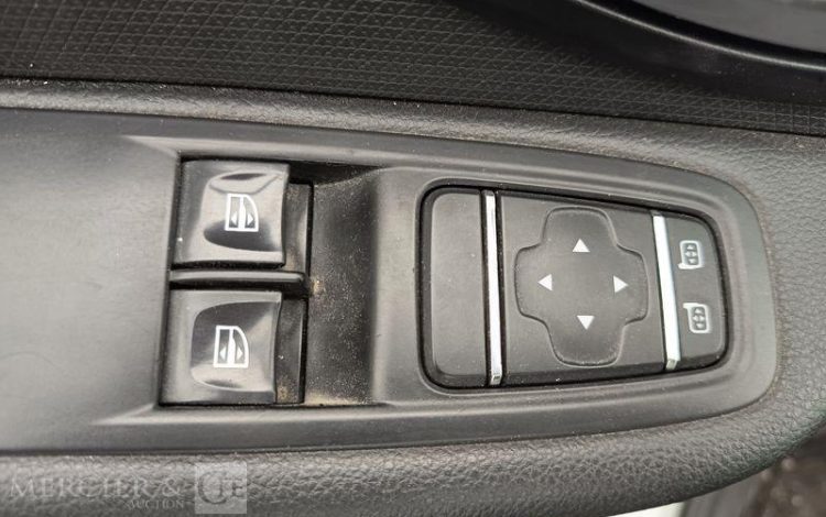 RENAULT CLIO BLANC EH-058-YM