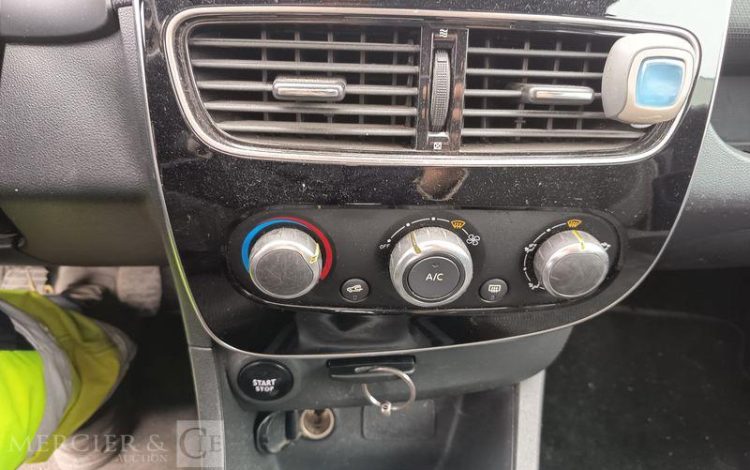 RENAULT CLIO BLANC EH-058-YM