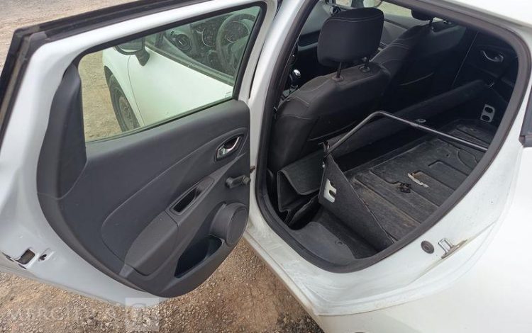 RENAULT CLIO BLANC EH-058-YM