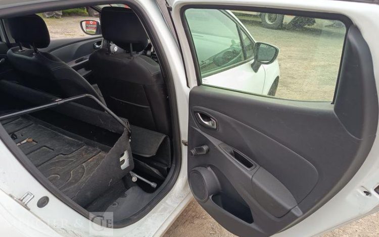 RENAULT CLIO BLANC EH-058-YM