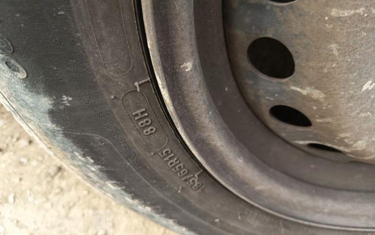 RENAULT CLIO BLANC EH-058-YM