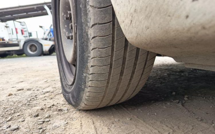 RENAULT CLIO BLANC EH-058-YM