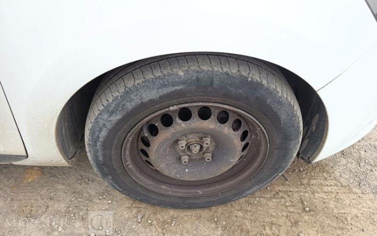 RENAULT CLIO BLANC EH-058-YM