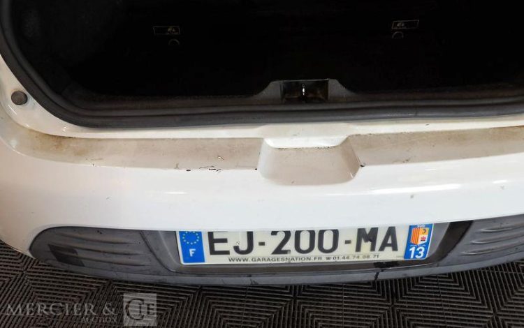 RENAULT CLIO IV BLANC EJ-200-MA