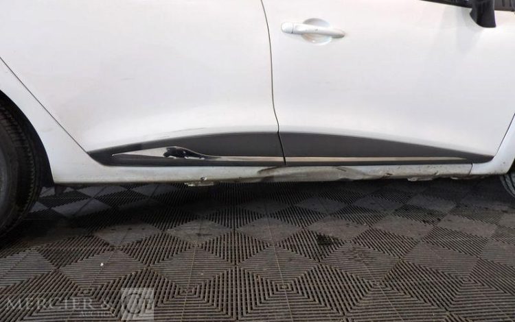 RENAULT CLIO IV BLANC EJ-574-PV