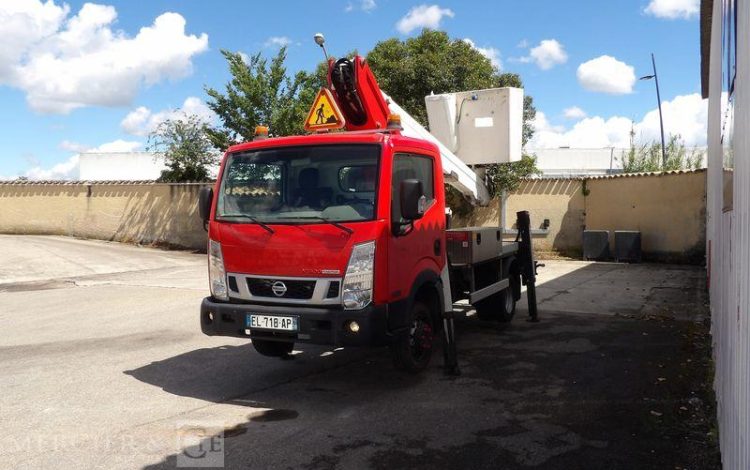 NISSAN CABSTAR NACELLE COMET ESF 17 16 M  EL-718-AP