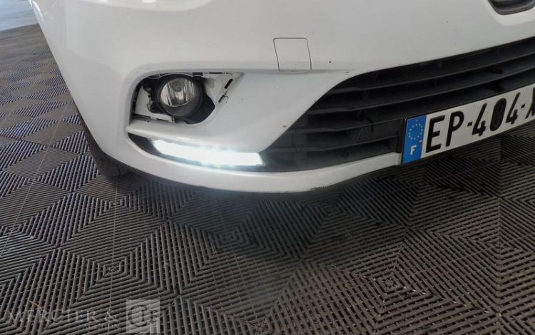 RENAULT CLIO IV BLANC EP-404-XH