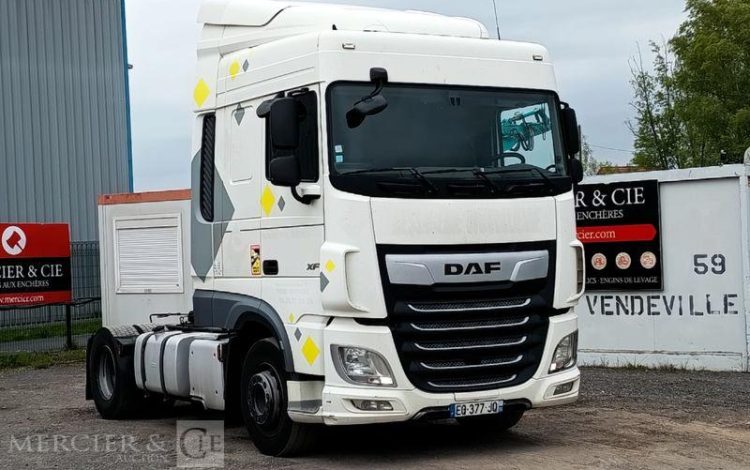 DAF XF 430 FT – PTRA : 44 TONNES – DIESEL – 560838 KMS – ANNEE 2017 BLANC EQ-377-JQ