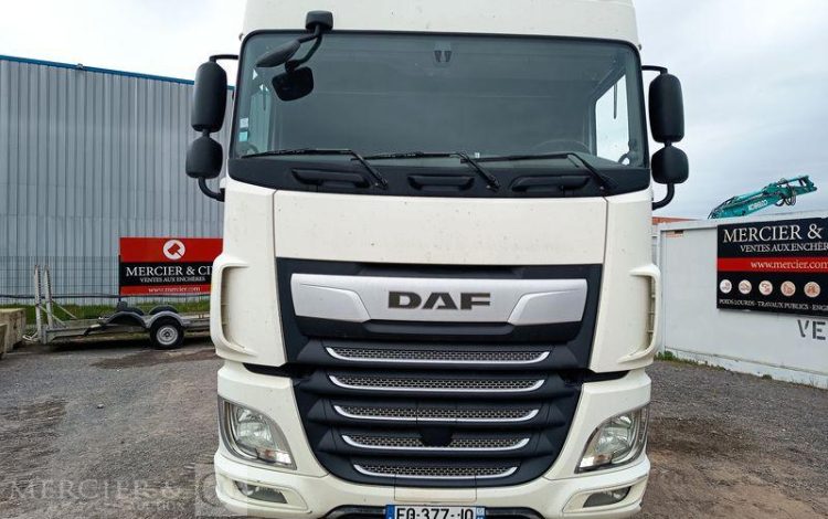 DAF XF 430 FT – PTRA : 44 TONNES – DIESEL – 560838 KMS – ANNEE 2017 BLANC EQ-377-JQ