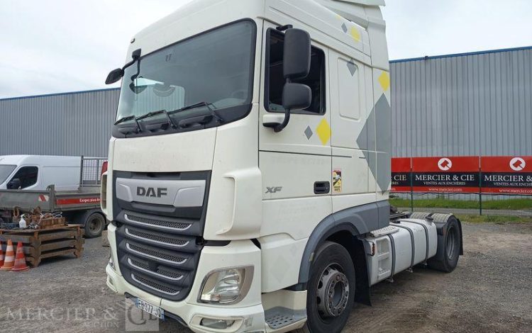 DAF XF 430 FT – PTRA : 44 TONNES – DIESEL – 560838 KMS – ANNEE 2017 BLANC EQ-377-JQ