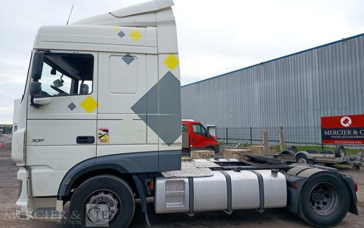 DAF XF 430 FT – PTRA : 44 TONNES – DIESEL – 560838 KMS – ANNEE 2017 BLANC EQ-377-JQ