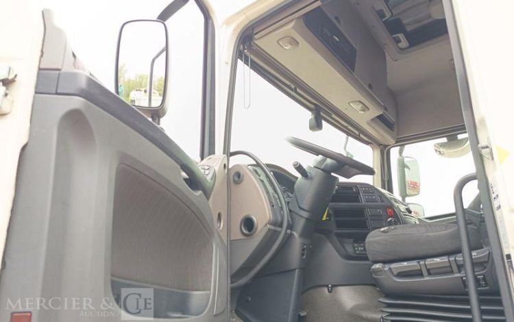 DAF XF 430 FT – PTRA : 44 TONNES – DIESEL – 560838 KMS – ANNEE 2017 BLANC EQ-377-JQ