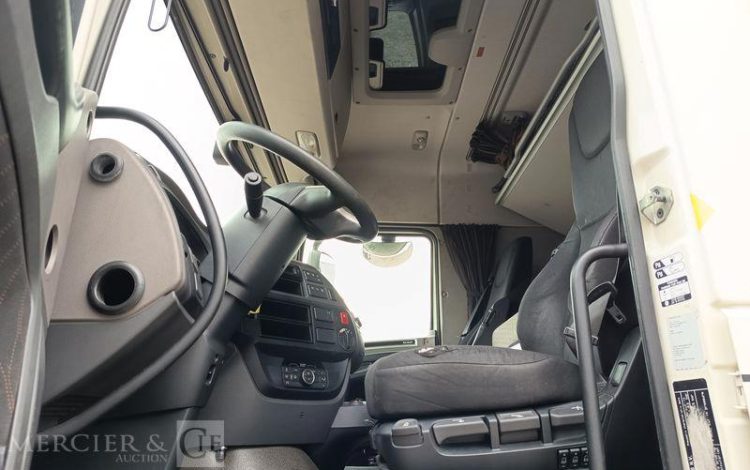 DAF XF 430 FT – PTRA : 44 TONNES – DIESEL – 560838 KMS – ANNEE 2017 BLANC EQ-377-JQ