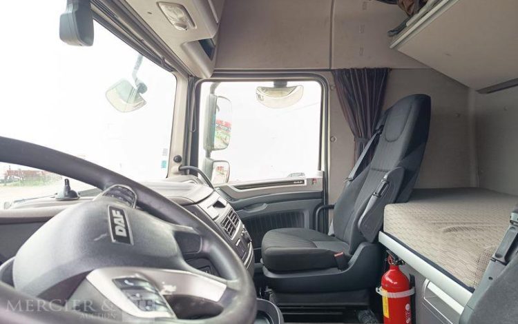 DAF XF 430 FT – PTRA : 44 TONNES – DIESEL – 560838 KMS – ANNEE 2017 BLANC EQ-377-JQ