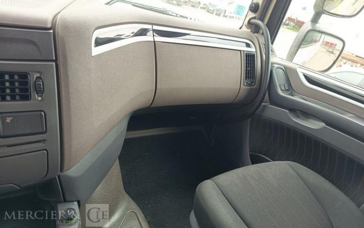 DAF XF 430 FT – PTRA : 44 TONNES – DIESEL – 560838 KMS – ANNEE 2017 BLANC EQ-377-JQ