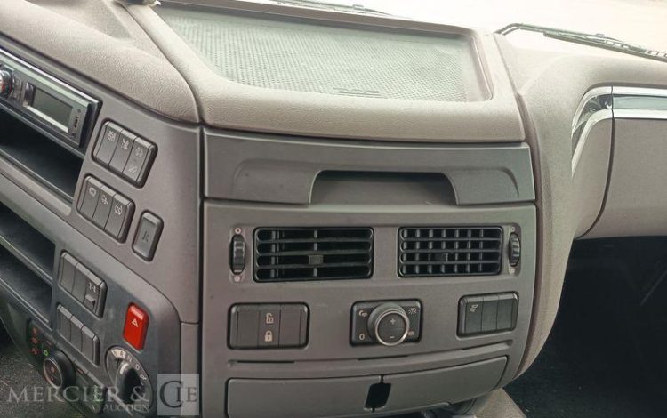 DAF XF 430 FT – PTRA : 44 TONNES – DIESEL – 560838 KMS – ANNEE 2017 BLANC EQ-377-JQ