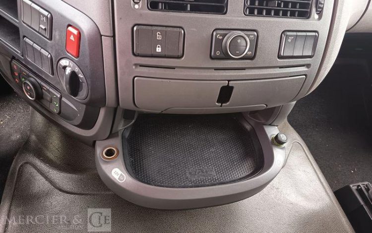 DAF XF 430 FT – PTRA : 44 TONNES – DIESEL – 560838 KMS – ANNEE 2017 BLANC EQ-377-JQ