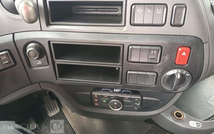 DAF XF 430 FT – PTRA : 44 TONNES – DIESEL – 560838 KMS – ANNEE 2017 BLANC EQ-377-JQ