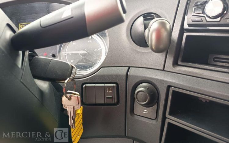 DAF XF 430 FT – PTRA : 44 TONNES – DIESEL – 560838 KMS – ANNEE 2017 BLANC EQ-377-JQ