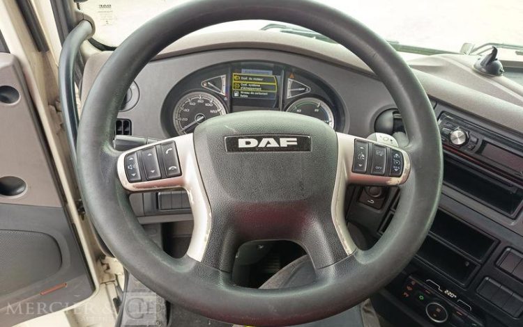 DAF XF 430 FT – PTRA : 44 TONNES – DIESEL – 560838 KMS – ANNEE 2017 BLANC EQ-377-JQ