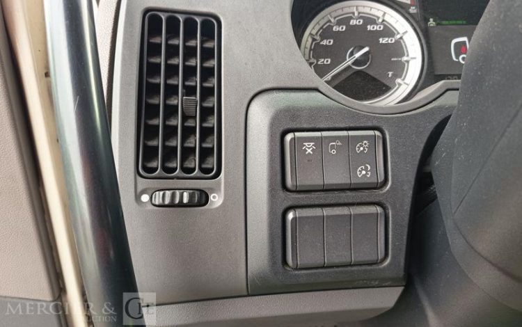 DAF XF 430 FT – PTRA : 44 TONNES – DIESEL – 560838 KMS – ANNEE 2017 BLANC EQ-377-JQ