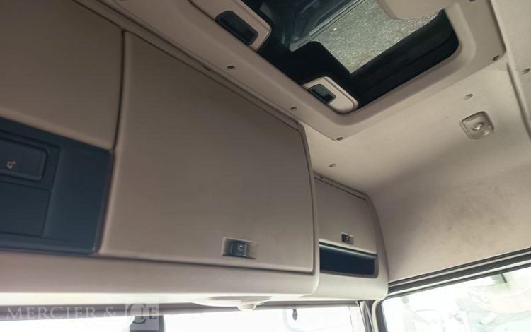 DAF XF 430 FT – PTRA : 44 TONNES – DIESEL – 560838 KMS – ANNEE 2017 BLANC EQ-377-JQ