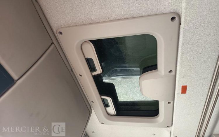 DAF XF 430 FT – PTRA : 44 TONNES – DIESEL – 560838 KMS – ANNEE 2017 BLANC EQ-377-JQ