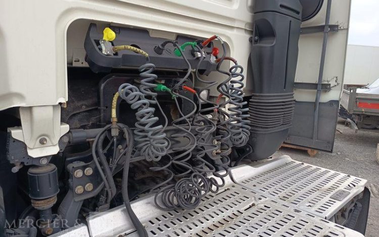 DAF XF 430 FT – PTRA : 44 TONNES – DIESEL – 560838 KMS – ANNEE 2017 BLANC EQ-377-JQ