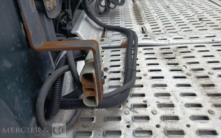 DAF XF 430 FT – PTRA : 44 TONNES – DIESEL – 560838 KMS – ANNEE 2017 BLANC EQ-377-JQ