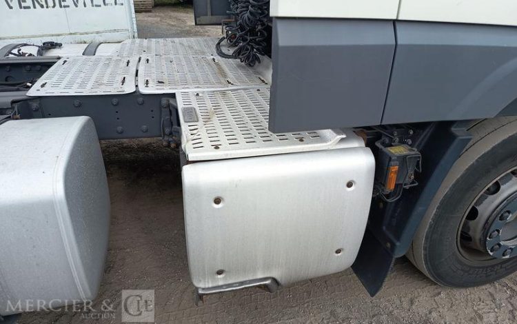 DAF XF 430 FT – PTRA : 44 TONNES – DIESEL – 560838 KMS – ANNEE 2017 BLANC EQ-377-JQ