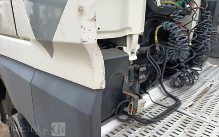 DAF XF 430 FT – PTRA : 44 TONNES – DIESEL – 560838 KMS – ANNEE 2017 BLANC EQ-377-JQ