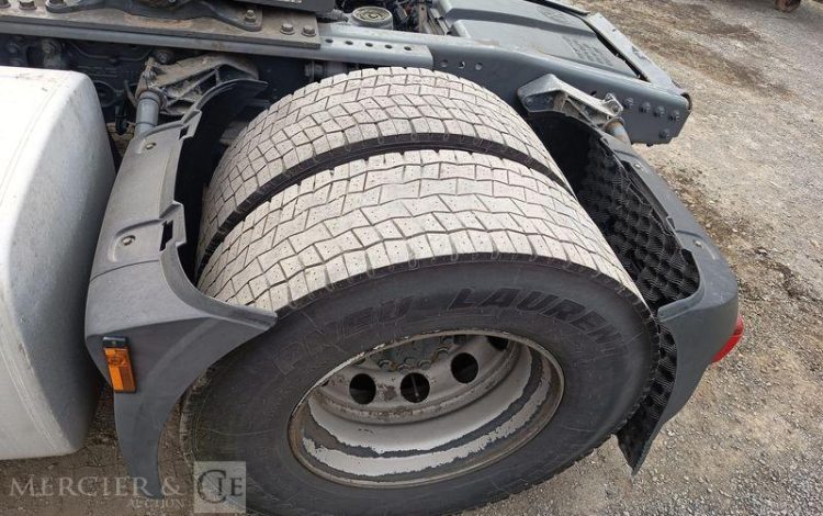 DAF XF 430 FT – PTRA : 44 TONNES – DIESEL – 560838 KMS – ANNEE 2017 BLANC EQ-377-JQ