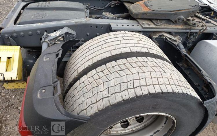 DAF XF 430 FT – PTRA : 44 TONNES – DIESEL – 560838 KMS – ANNEE 2017 BLANC EQ-377-JQ