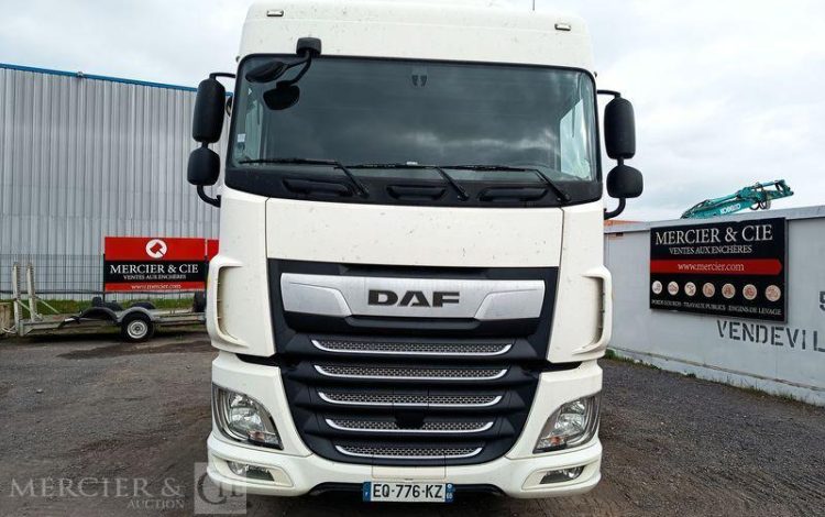 DAF XF 430 FT – PTRA : 44 TONNES – DIESEL – 718679 KMS – ANNEE 2017 BLANC EQ-776-KZ