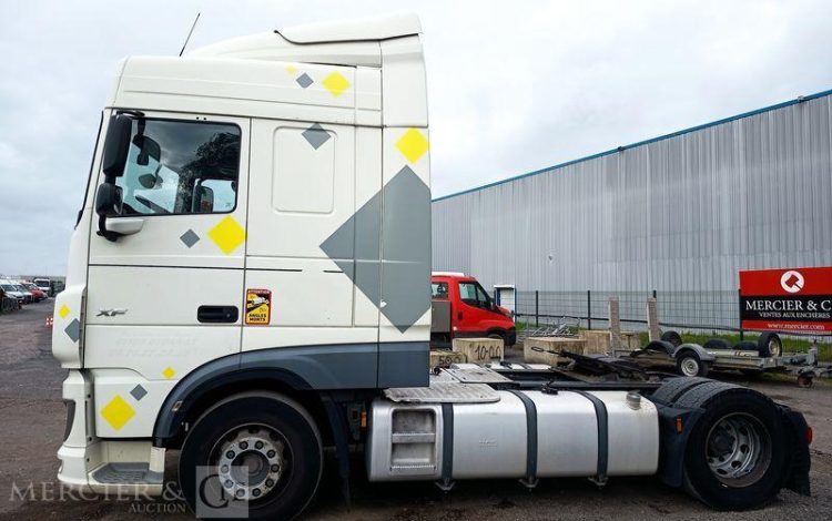 DAF XF 430 FT – PTRA : 44 TONNES – DIESEL – 718679 KMS – ANNEE 2017 BLANC EQ-776-KZ