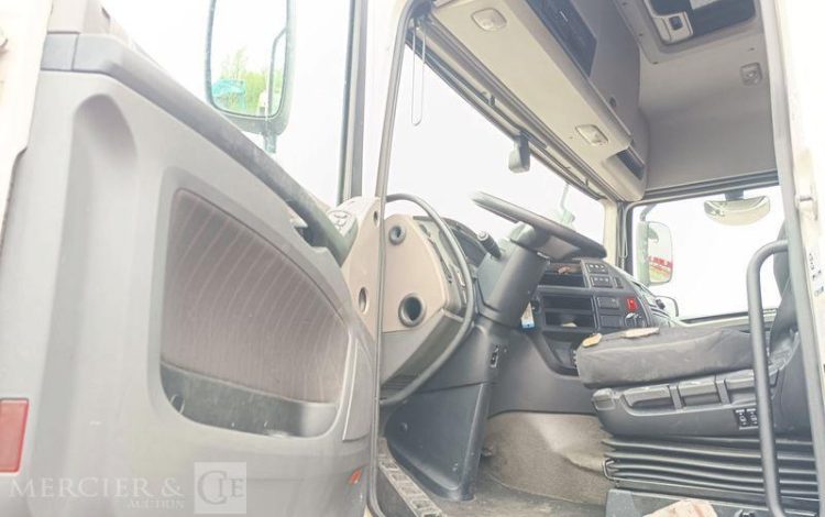 DAF XF 430 FT – PTRA : 44 TONNES – DIESEL – 718679 KMS – ANNEE 2017 BLANC EQ-776-KZ