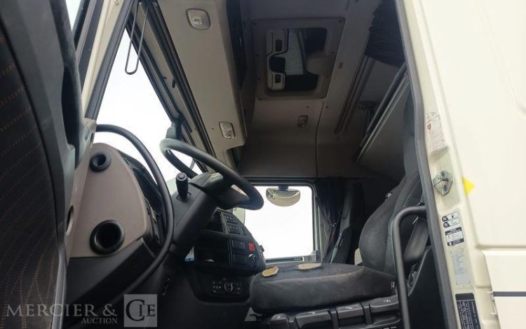 DAF XF 430 FT – PTRA : 44 TONNES – DIESEL – 718679 KMS – ANNEE 2017 BLANC EQ-776-KZ